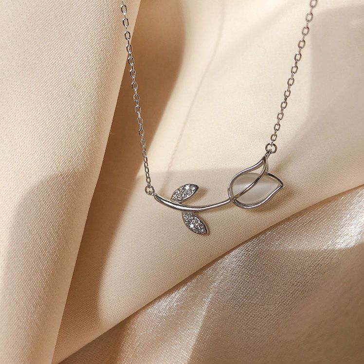 Beautiful tulip neckless pendant 🌷