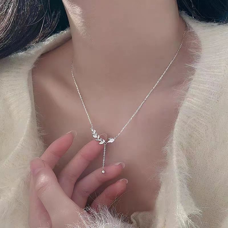 Leaf stone elegant pendant 🌿