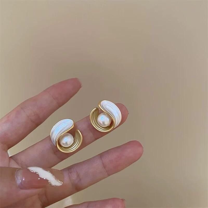 White pearl earrings_img_4