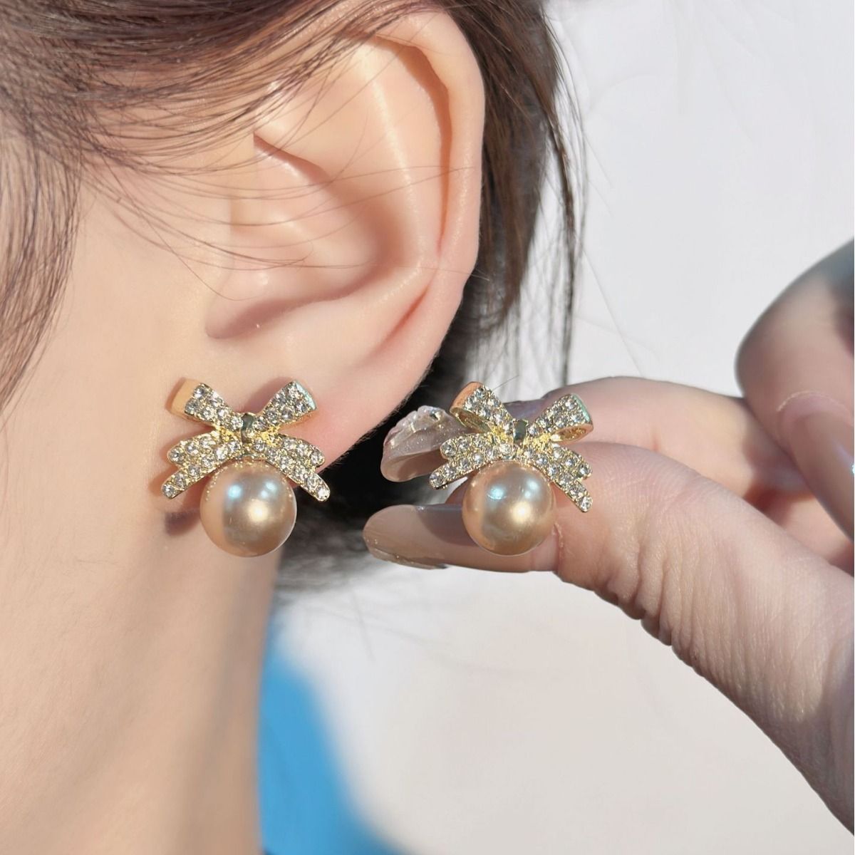 Crystal bow parle earrings