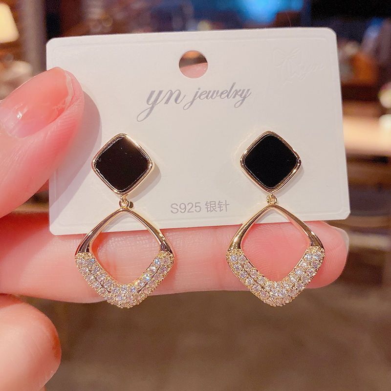 gorgeous black stone earrings_img_2