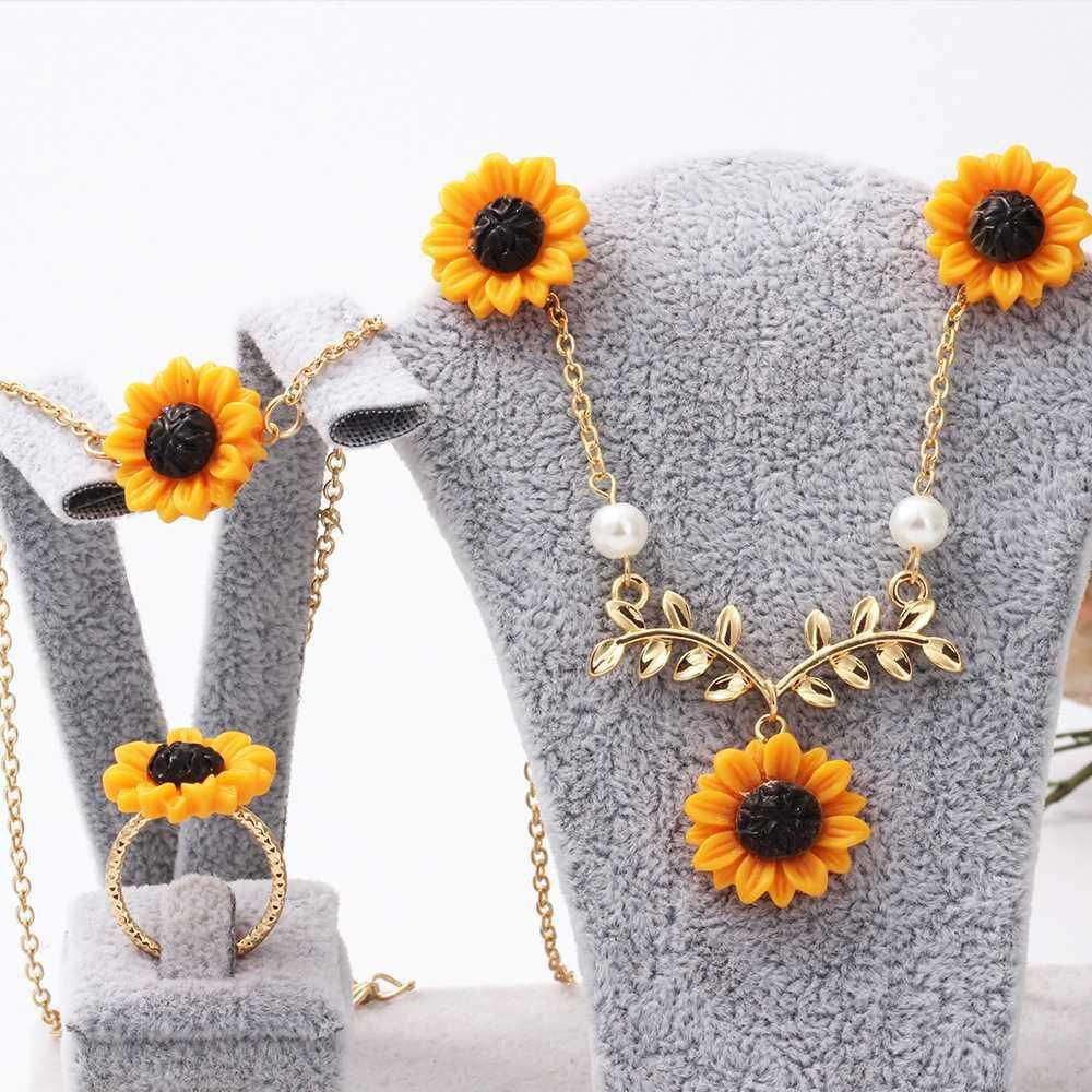 4Pcs/Set Sunflower Pendant, Stud Earrings, Ring, Bracelet